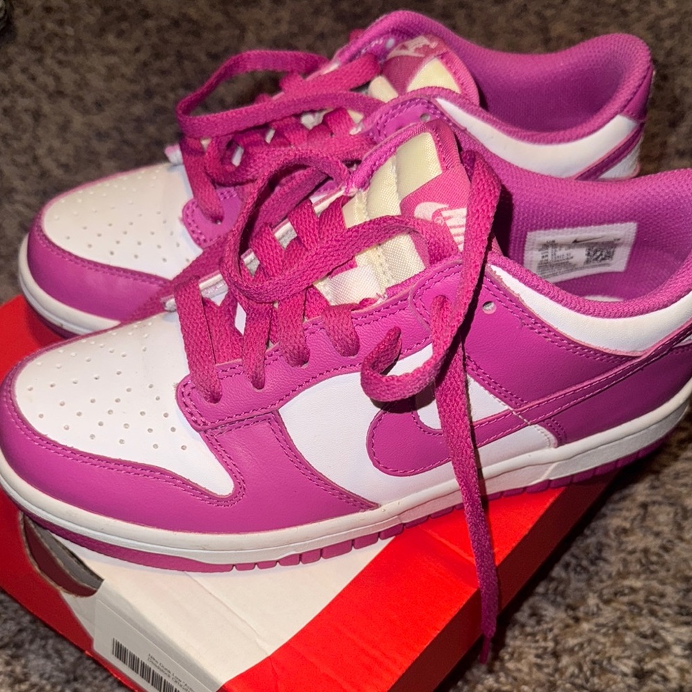 Nike Fuchsia and White dunks Classic Design